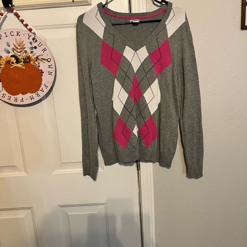 Izod Women's Gray and Pink Argyle Sweater